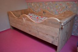Steigerhouten bed Hengelo