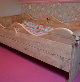 Steigerhouten bed Hengelo
