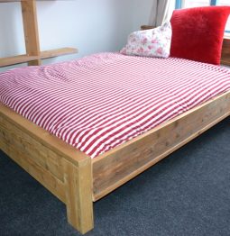 Steigerhouten bed Leeuwarden