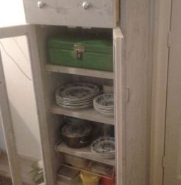 Steigerhouten kast Leeuwarden